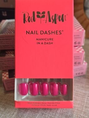 Red Aspen Pink Nail Dashes Press-On Manicure